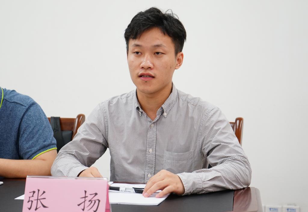 参加第1期培训班的学生代表张扬发言