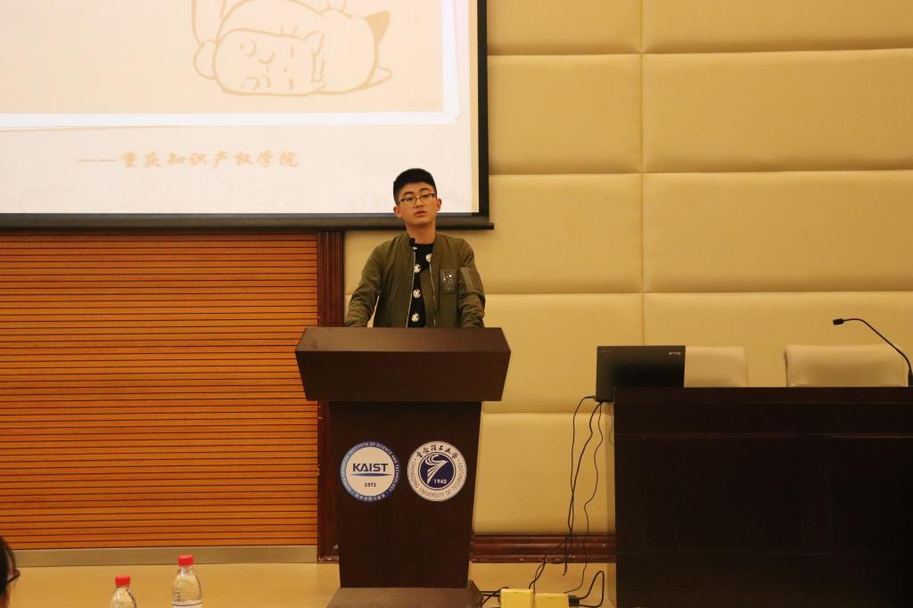 优秀学生代表周京发言