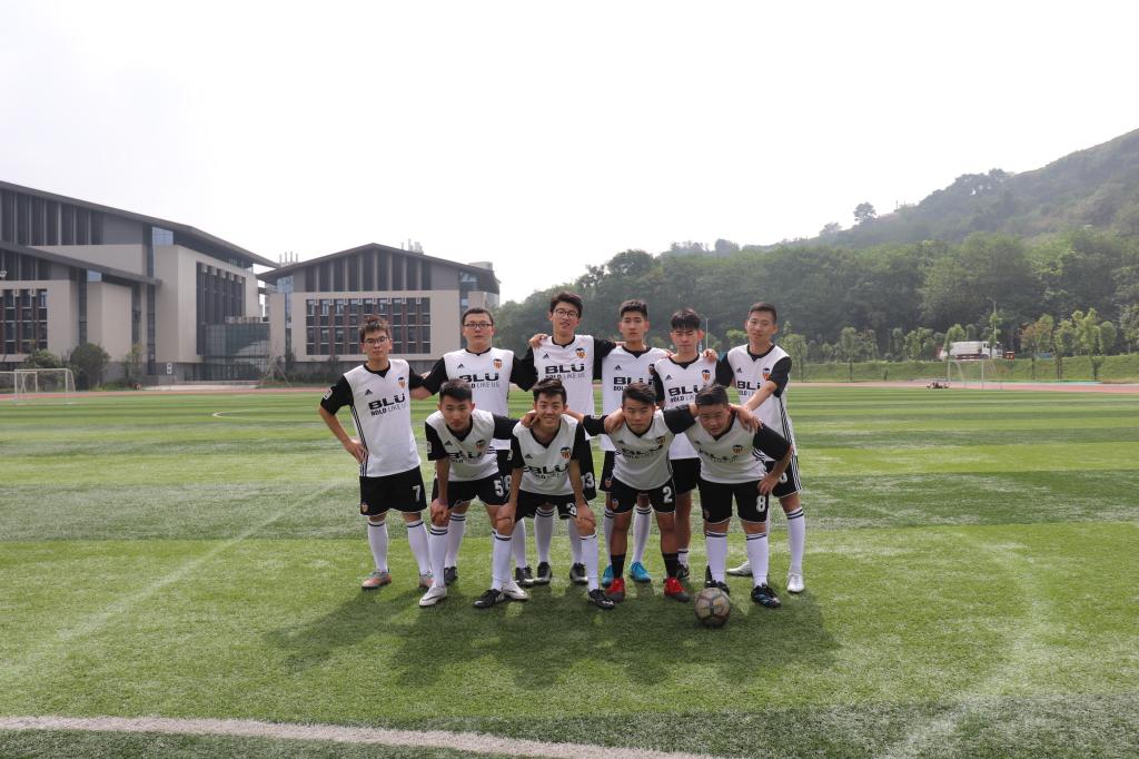知产男足合影