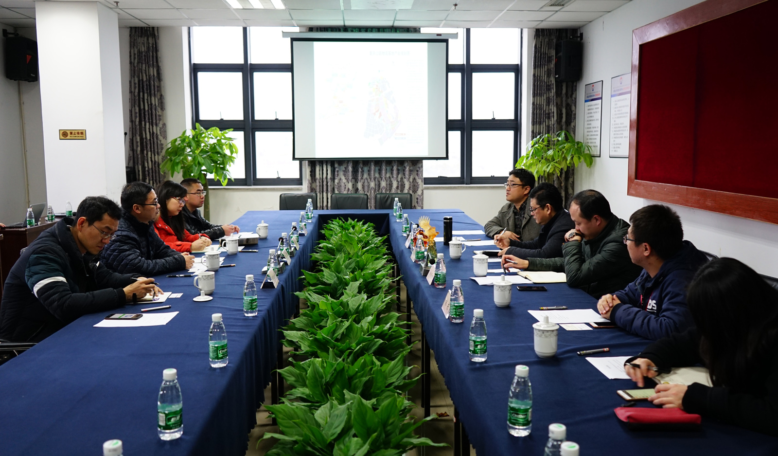 重庆知识产权学院赴巴南区公路物流基地调研