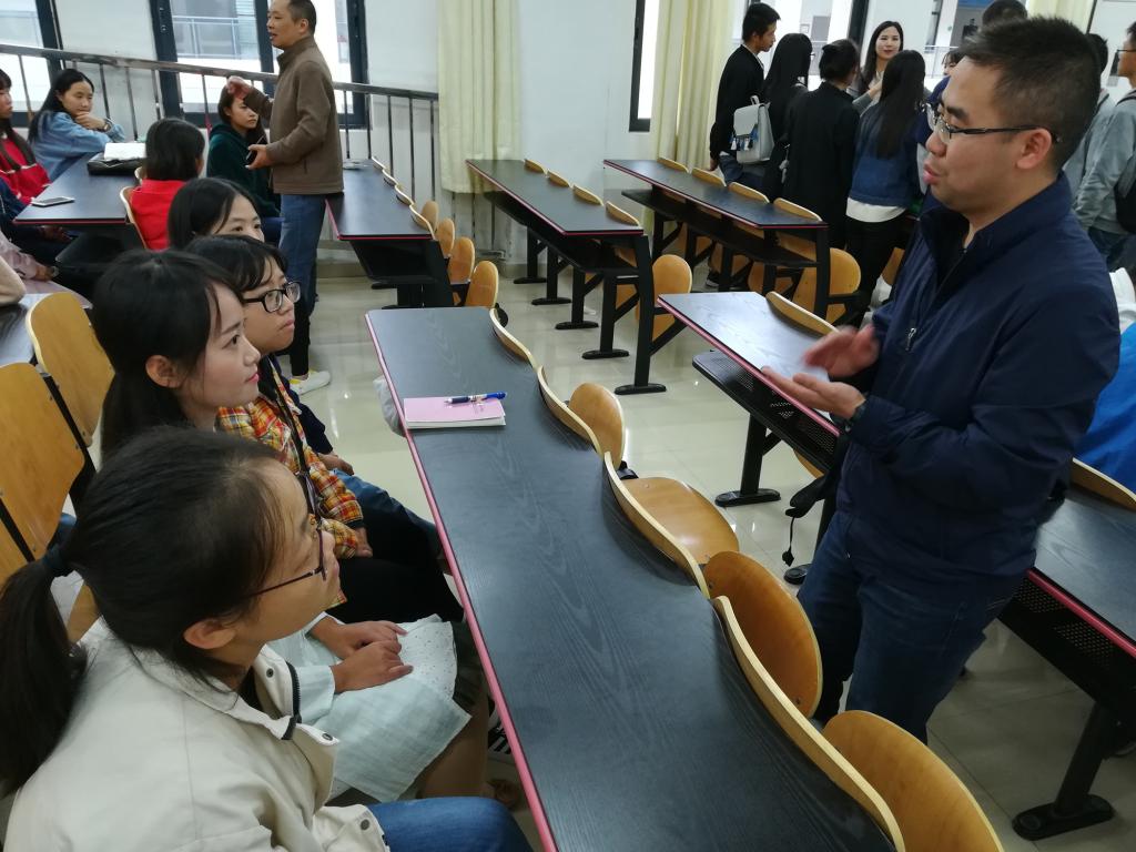 专业老师为同学们答疑解惑