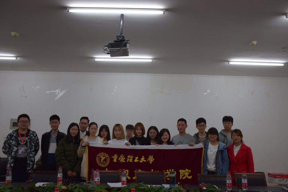 参赛选手与工作人员合影留念