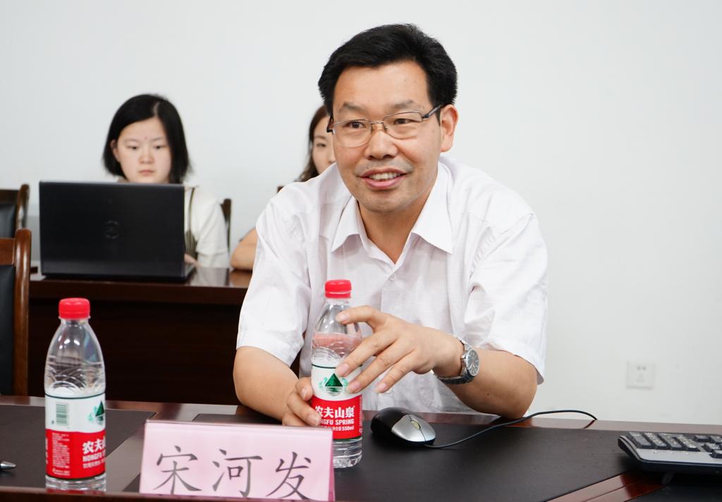 宋河发教授作题为“知识产权评估与运营:热点难点问题思考”的学术报告