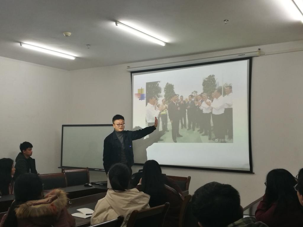 张弘杨老师为同学们指导新闻摄影技巧