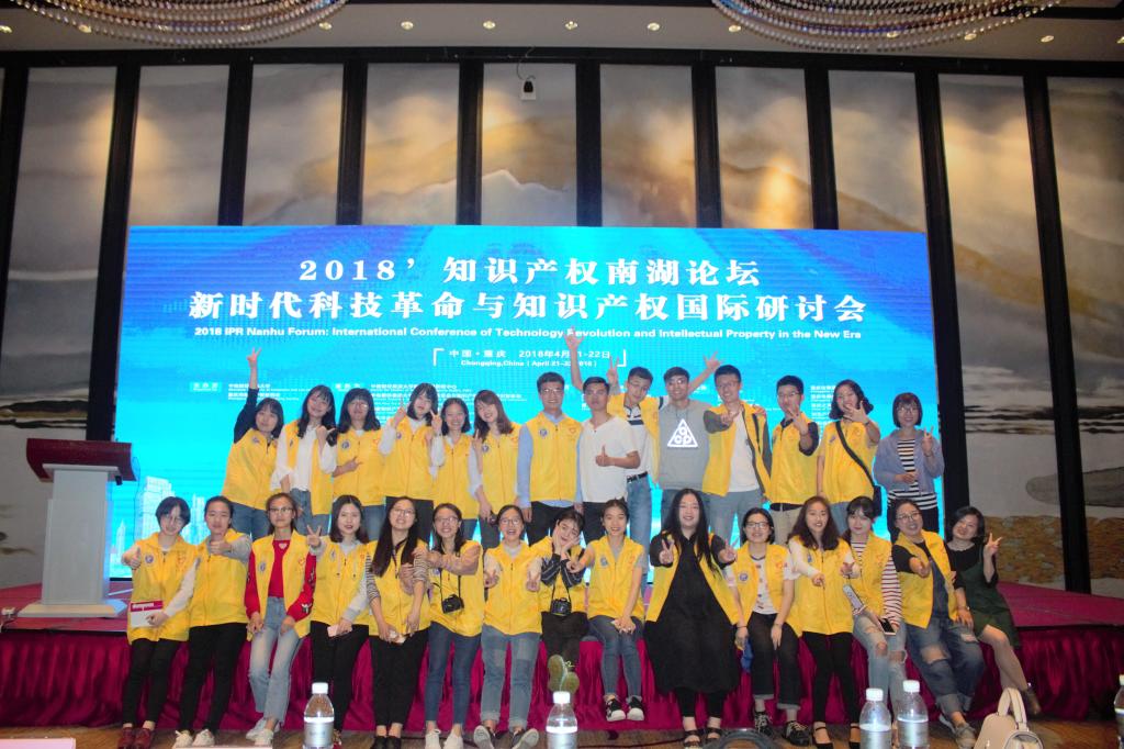 志愿者合影留念