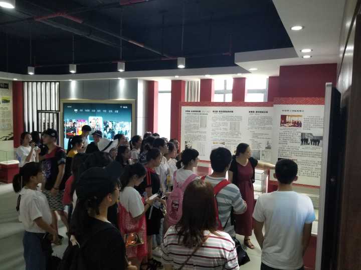 李健老师在知识产权文化展览馆为同学们进行悉心介绍